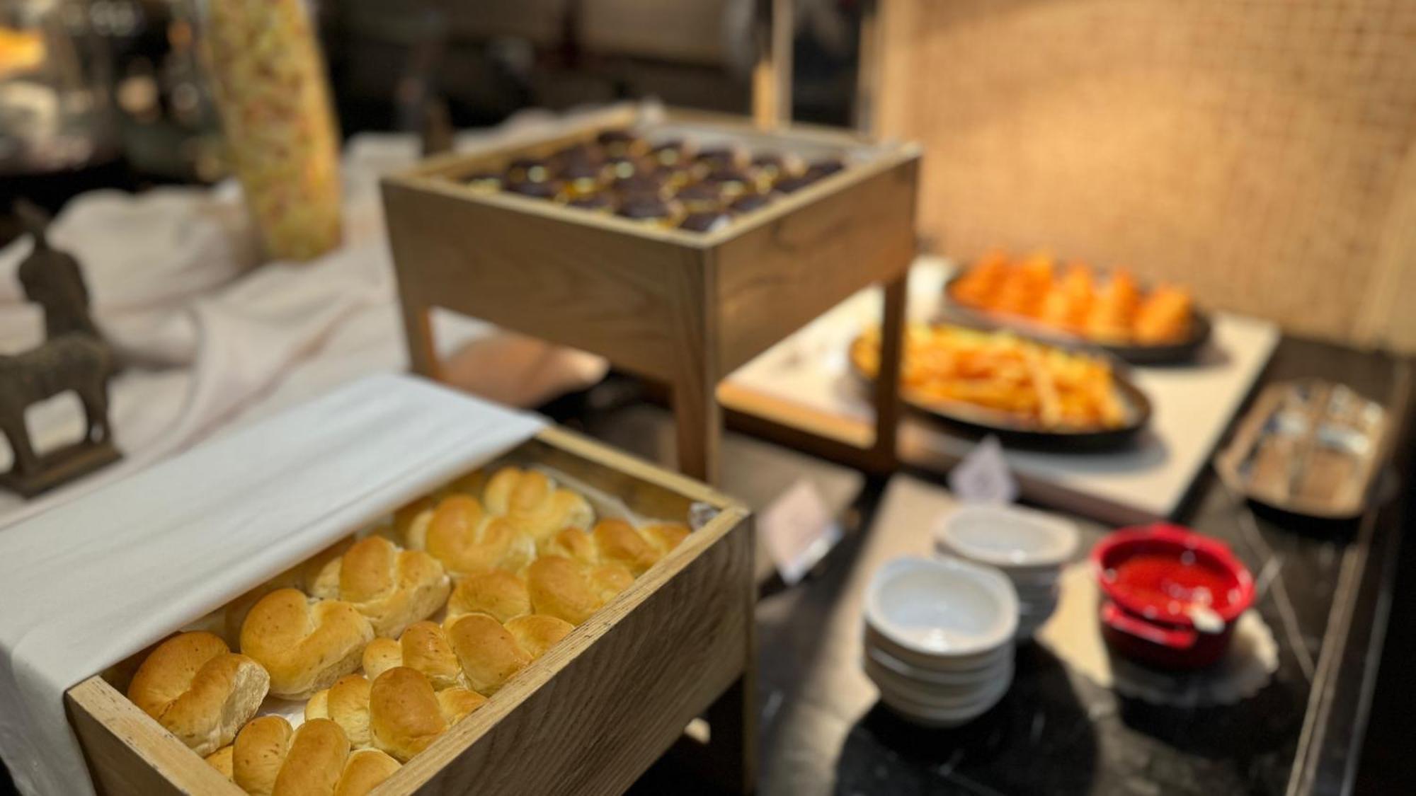 Jin Jiang West Capital International Hotel The Bell And Drum Tower Muslim Quarter & Metro Line 6 & Indoor Swimming Pool & Self-Service Free Laundry Room Xi'an  Buitenkant foto