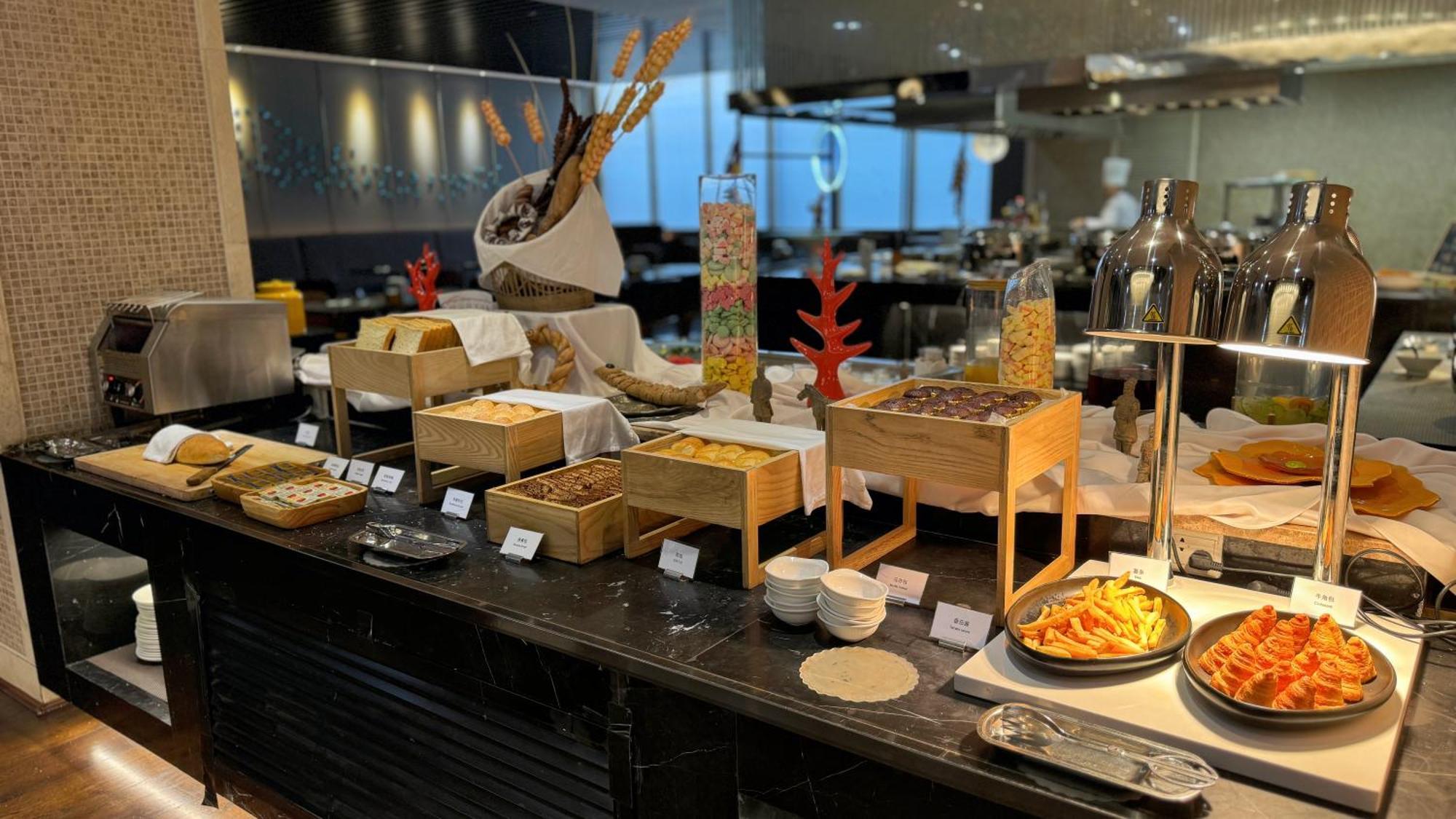 Jin Jiang West Capital International Hotel The Bell And Drum Tower Muslim Quarter & Metro Line 6 & Indoor Swimming Pool & Self-Service Free Laundry Room Xi'an  Buitenkant foto