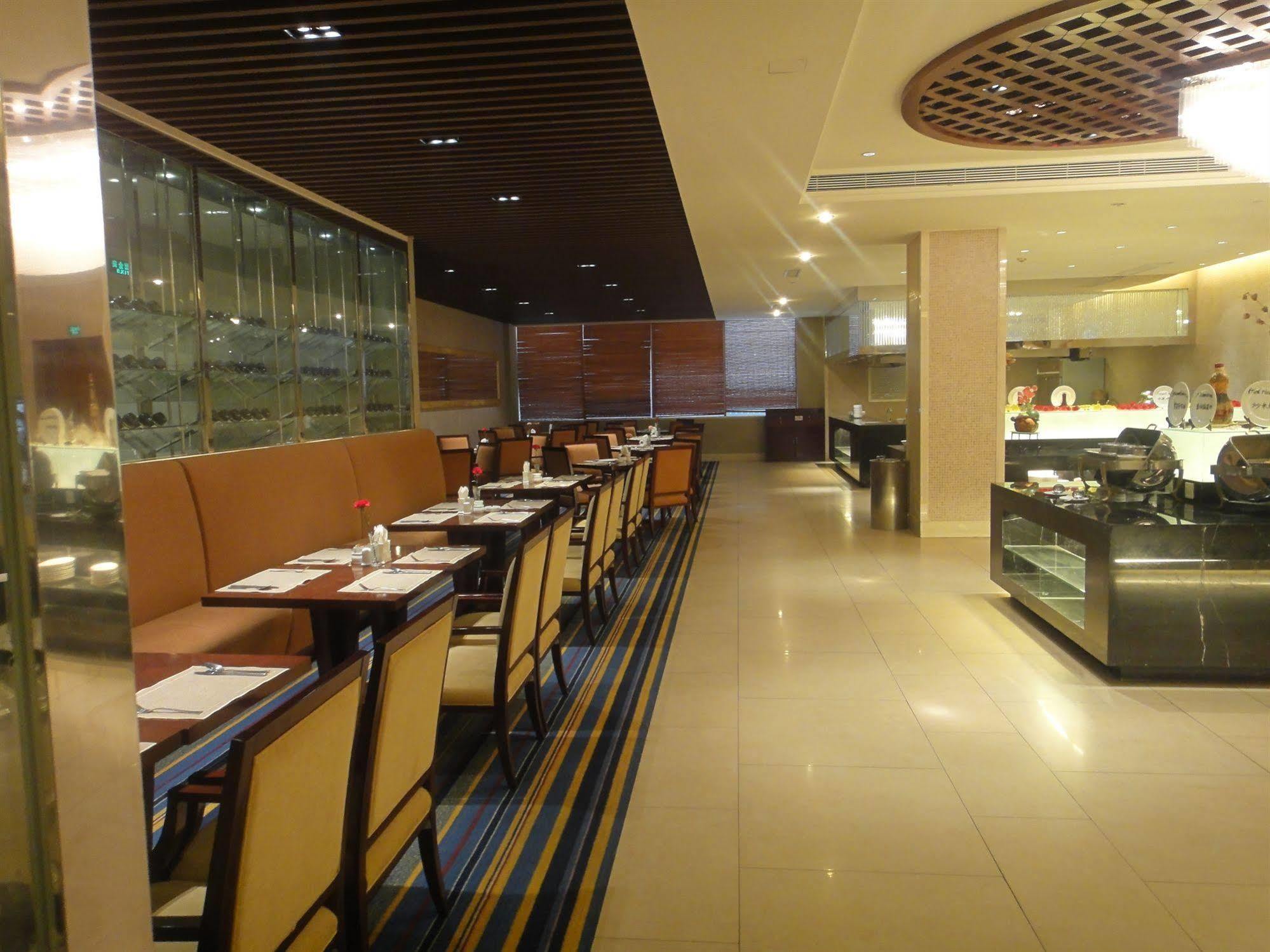Jin Jiang West Capital International Hotel The Bell And Drum Tower Muslim Quarter & Metro Line 6 & Indoor Swimming Pool & Self-Service Free Laundry Room Xi'an  Buitenkant foto