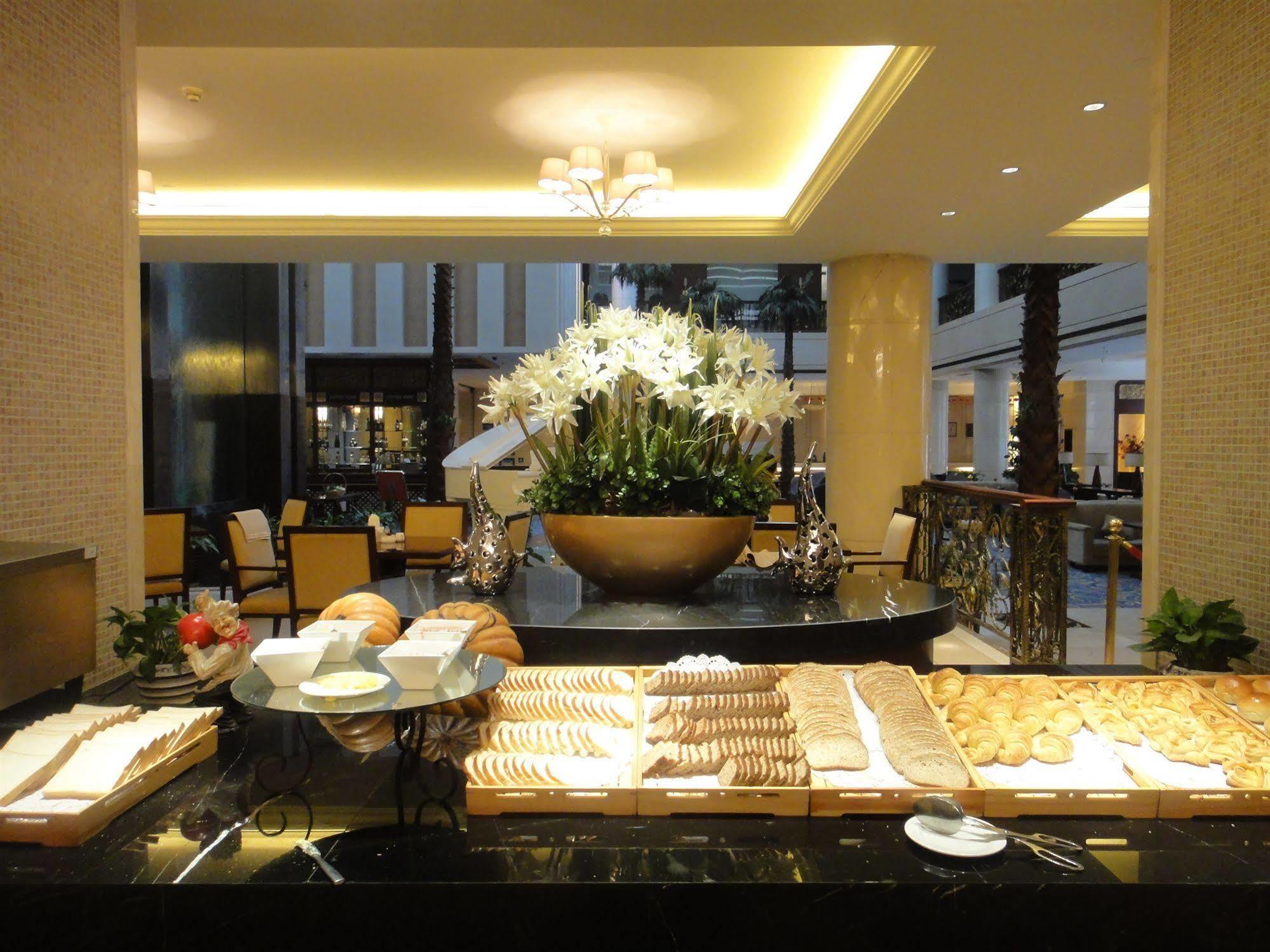 Jin Jiang West Capital International Hotel The Bell And Drum Tower Muslim Quarter & Metro Line 6 & Indoor Swimming Pool & Self-Service Free Laundry Room Xi'an  Buitenkant foto
